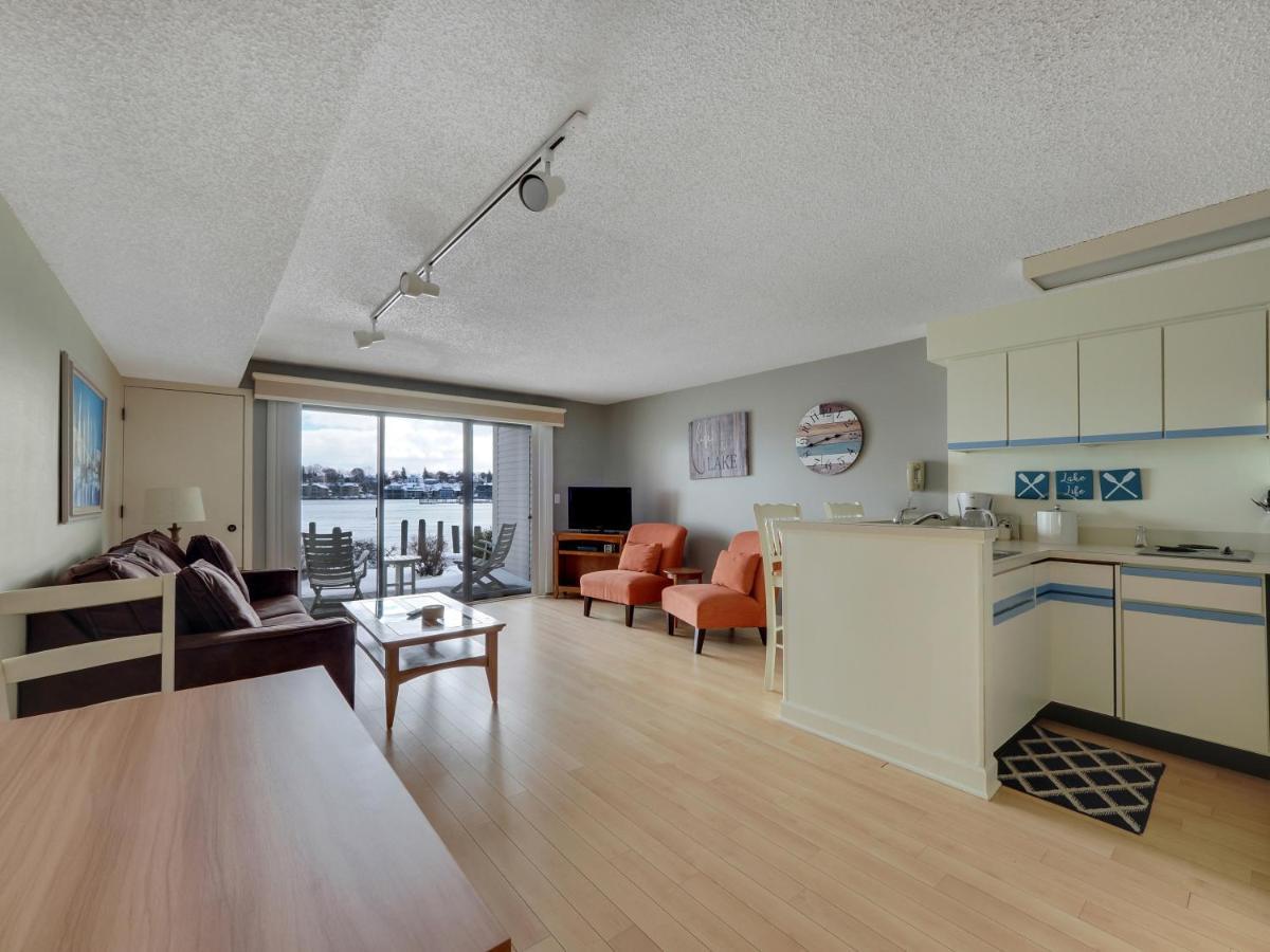 105 Edgewater Inn Charlevoix Εξωτερικό φωτογραφία